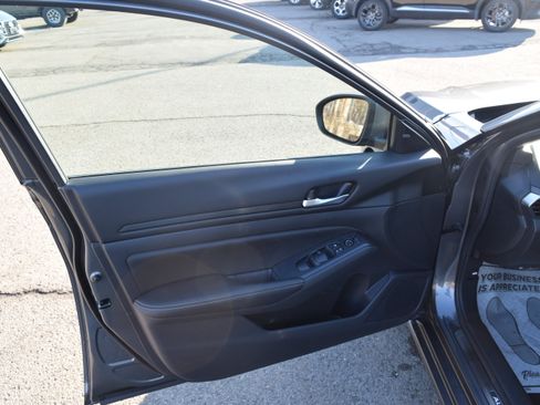 Used 2025 Nissan Altima 2.5 SV w/ SV Special Edition Package image 11