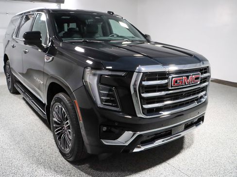 Used 2025 GMC Yukon XL Elevation w/ Elevation Premium Package image 5