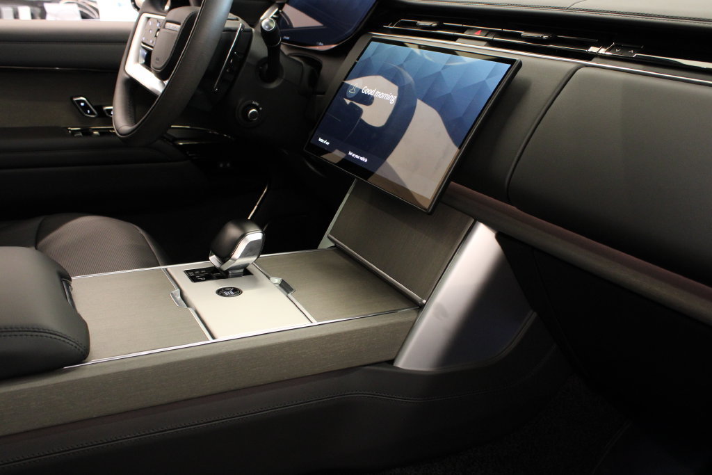 New 2026 Land Rover Range Rover SV AWD/4WD image 31