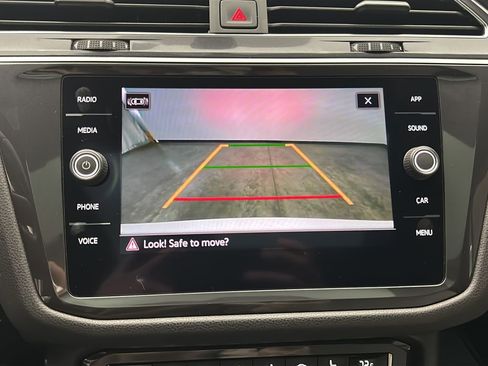 Used 2021 Volkswagen Tiguan SE R-Line image 24