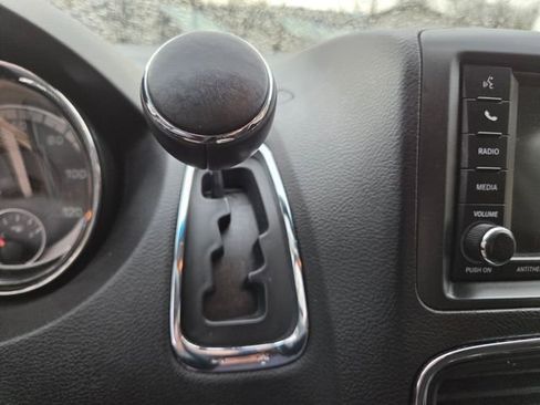 Used 2016 Dodge Grand Caravan SXT w/ Rear Park Assist Package FWD image 22