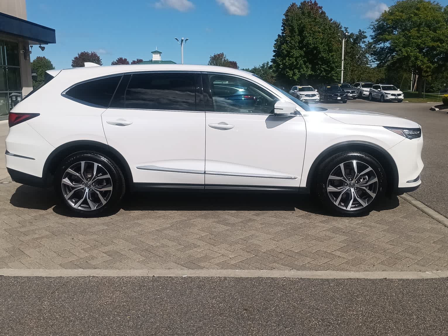 Used 2024 Acura MDX w/ Technology Package AWD/4WD image 6