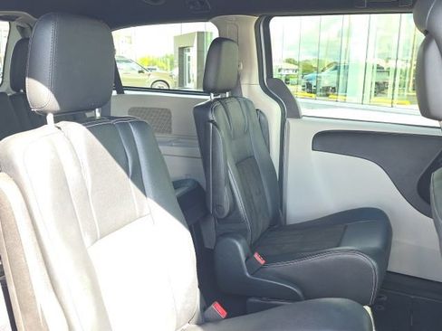 Used 2019 Dodge Grand Caravan SXT FWD image 9