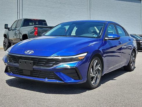Used 2025 Hyundai Elantra Limited FWD image 1