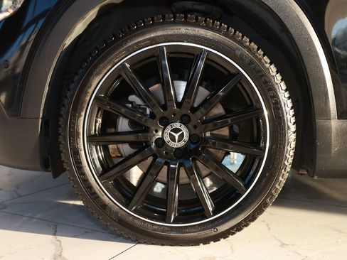 Used 2023 Mercedes-Benz GLB 250 4MATIC image 23