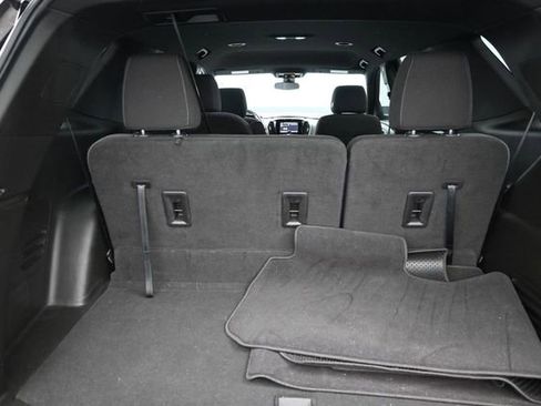Used 2022 Chevrolet Traverse LT FWD image 25