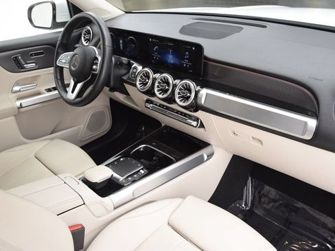 Used 2022 Mercedes-Benz GLB 250 4MATIC image 15