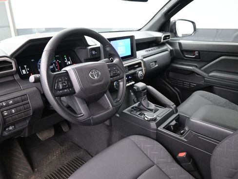 Used 2025 Toyota Tacoma SR image 17