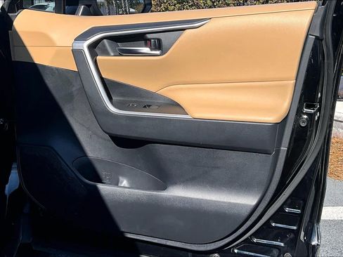 Used 2019 Toyota RAV4 XLE w/ Convenience Package image 23