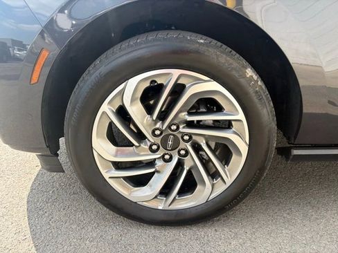 Used 2025 Lincoln Navigator Reserve image 13