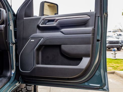 Used 2025 Chevrolet Silverado 2500 LTZ w/ Trail Boss Package image 37