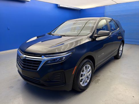 Used 2023 Chevrolet Equinox LS image 4