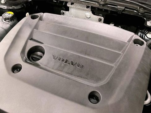 Certified 2024 Volvo XC40 B5 Core image 35