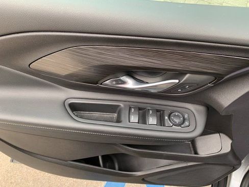 Used 2024 GMC Terrain SLE w/ Driver Convenience Package image 23