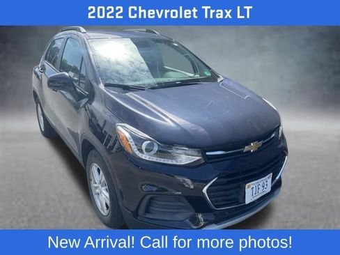 Used 2022 Chevrolet Trax LT w/ LT Convenience Package FWD image 4