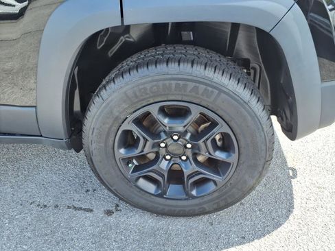 Used 2021 Jeep Cherokee Trailhawk image 4