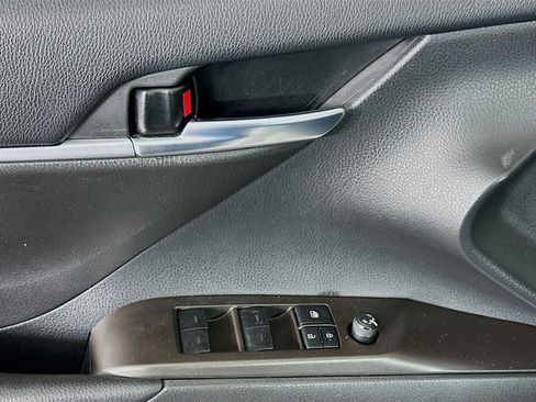 Used 2022 Toyota Camry SE image 15