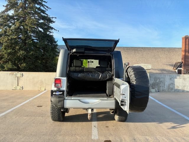 Used 2010 Jeep Wrangler Unlimited Sahara w/ Dual Top Group AWD/4WD image 8