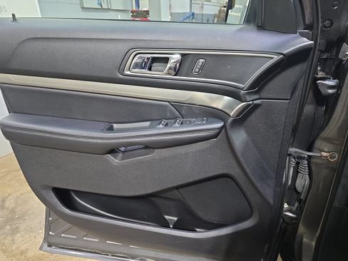 Used 2019 Ford Explorer XLT w/ Class III Trailer Tow Package AWD/4WD image 24