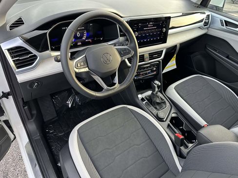 New 2026 Volkswagen Taos SE image 10