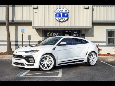 Used 2022 Lamborghini Urus AWD/4WD image 1