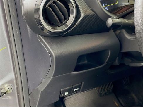 Used 2024 Nissan Kicks SV image 9