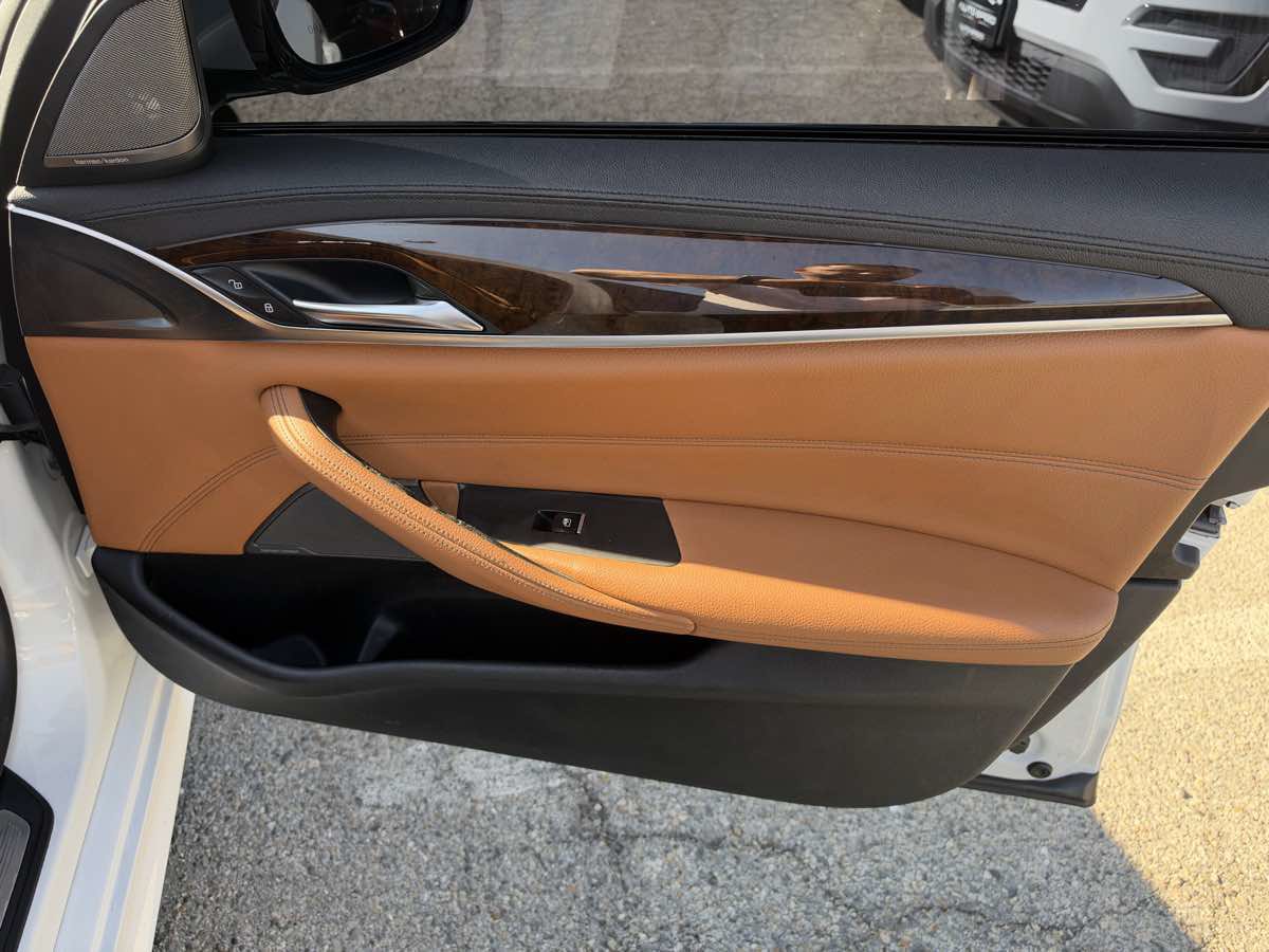 Used 2018 BMW 530e RWD image 22