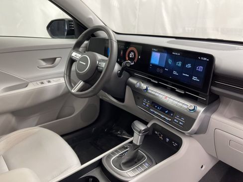 Used 2025 Hyundai Kona SEL image 28
