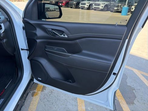 Used 2023 GMC Acadia SLT w/ Technology Package image 28