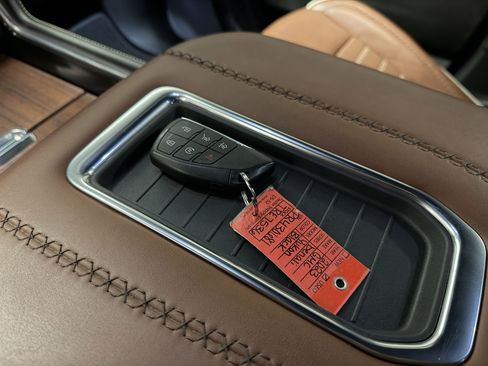 Used 2023 GMC Yukon Denali Ultimate image 17