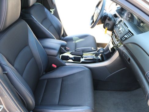 Used 2017 Honda Accord Sport image 25