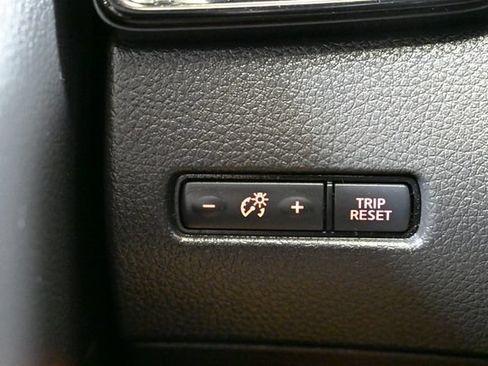 Used 2017 Nissan Rogue SV AWD/4WD image 37