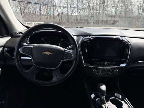 Used 2021 Chevrolet Traverse LT image 11