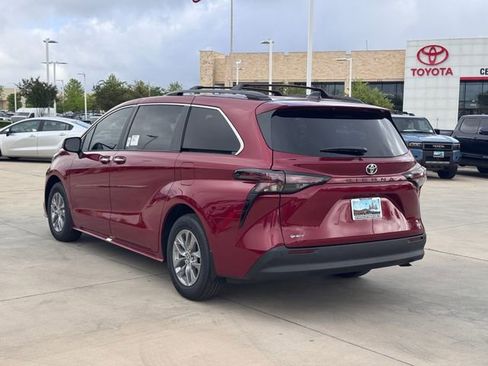 New 2026 Toyota Sienna XLE FWD image 6