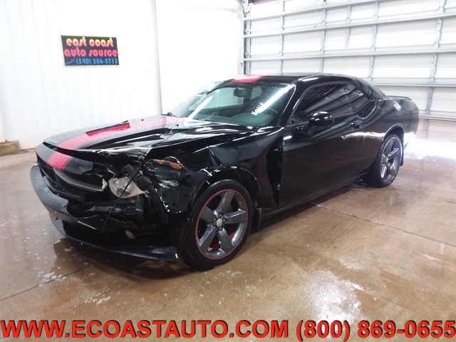 Used 2013 Dodge Challenger SXT RWD image 1