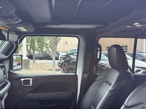 Used 2022 Jeep Wrangler Unlimited Sahara AWD/4WD image 21