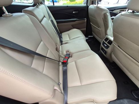 Used 2019 Honda Pilot Touring image 22