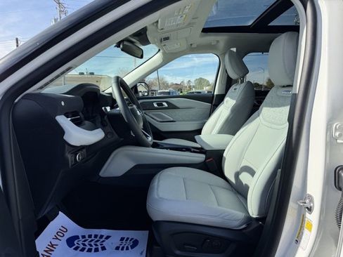 Used 2025 Ford Explorer Platinum w/ Ultimate Package image 17