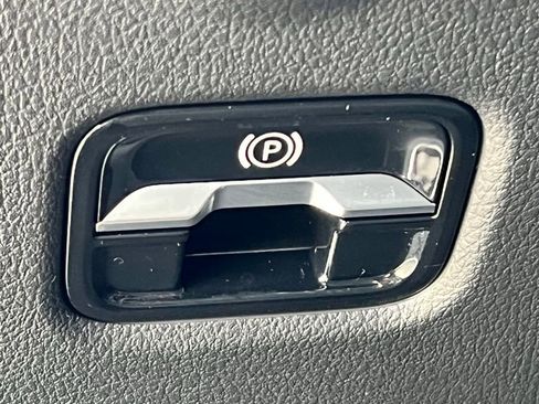 Certified 2025 Mercedes-Benz C 300 4MATIC Sedan image 38