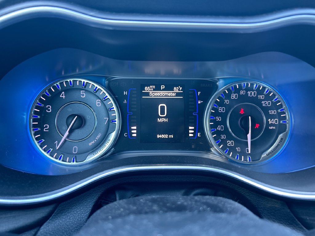 Used 2016 Chrysler 200 Limited FWD image 19