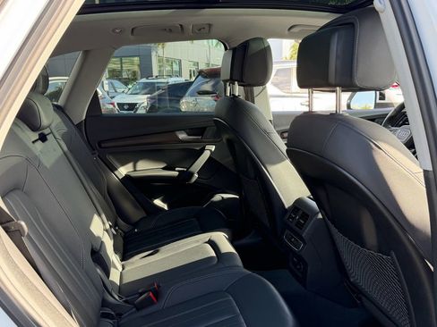 Used 2022 Audi Q5 2.0T Premium w/ Convenience Package AWD/4WD image 17