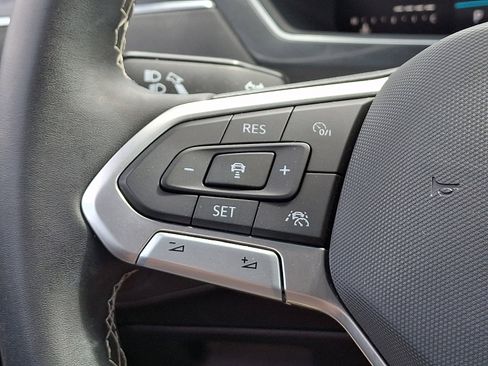 Certified 2023 Volkswagen Tiguan SE R-Line FWD image 21