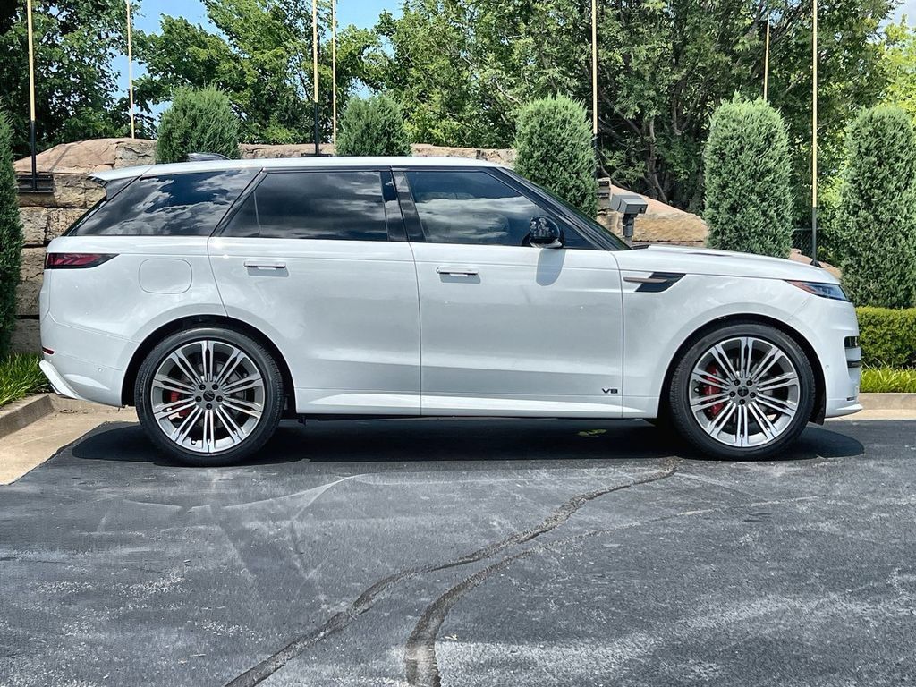 New 2026 Land Rover Range Rover Sport Dynamic SE AWD/4WD image 6
