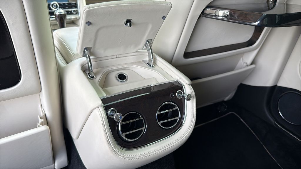 Used 2013 Bentley Mulsanne RWD image 32