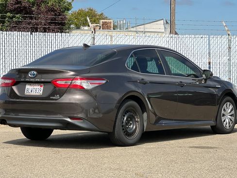 Used 2019 Toyota Camry LE w/ Audio Package FWD image 3