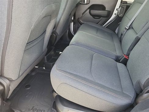 Used 2024 Jeep Wrangler Unlimited image 22