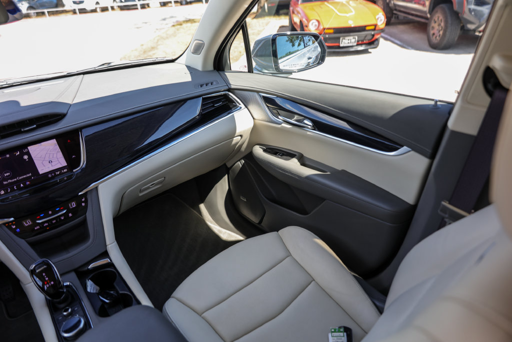Used 2025 Cadillac XT6 Premium Luxury FWD image 29