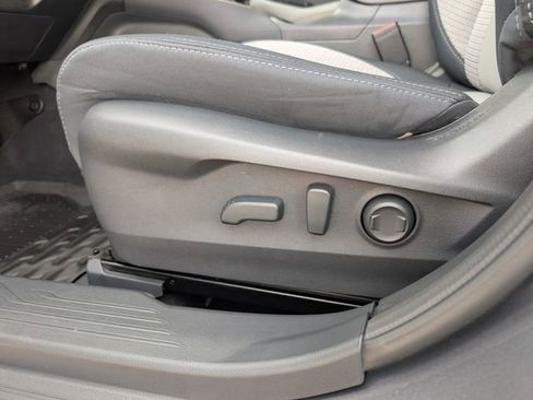 Used 2025 Subaru Outback Premium w/ Popular Package #1A image 19