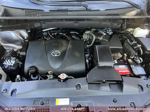 Used 2019 Toyota Highlander SE AWD/4WD image 14