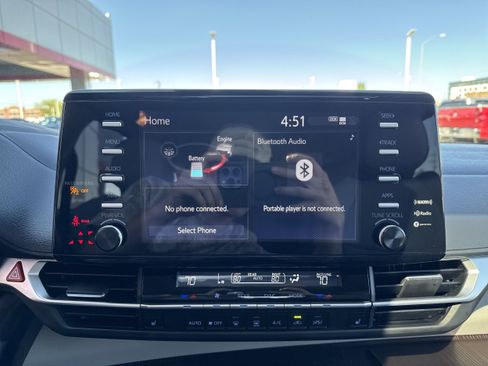 Used 2024 Toyota Sienna XLE FWD image 20